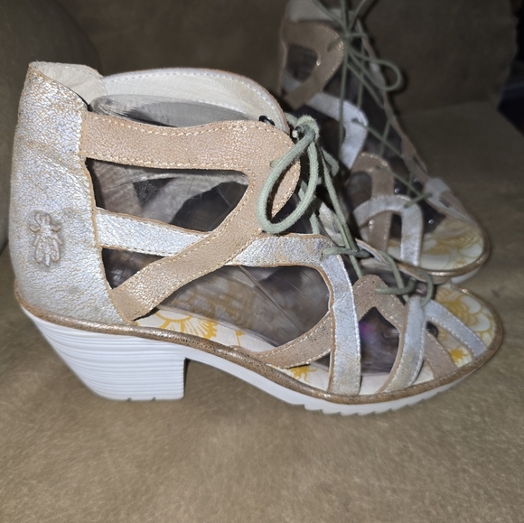 Fly London Gold & White Sandals with Lace-Up Gladiator Sandals Size 40 - Picture 3 of 9